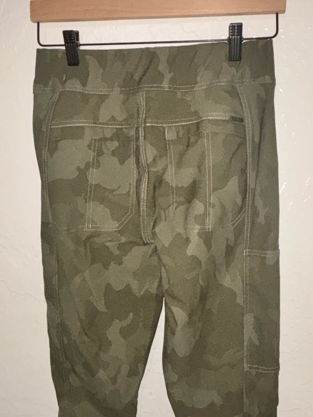 Prana Skinny Fit Green Camo Cargo Pants Size S - Picture 8 of 10